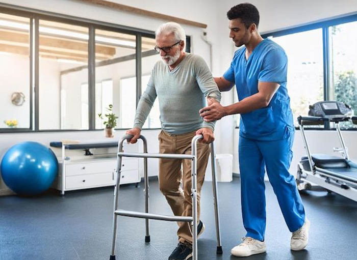 -فیزیوتراپی-روزانه-بر-بهبود-کیفیت-زندگی-سالمندان.jpg