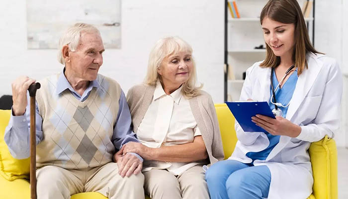 تغذیه سالم و تخصصی در خانه‌های سالمندان