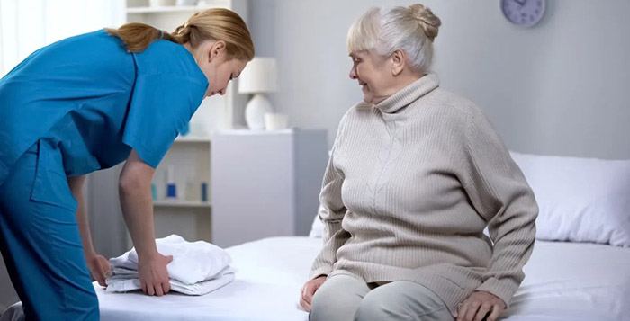 مقایسه مستقیم سلامت جسم در خانه و خانه سالمندان