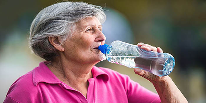 پیامدهای روانی کم آبی بدن در سالمندان